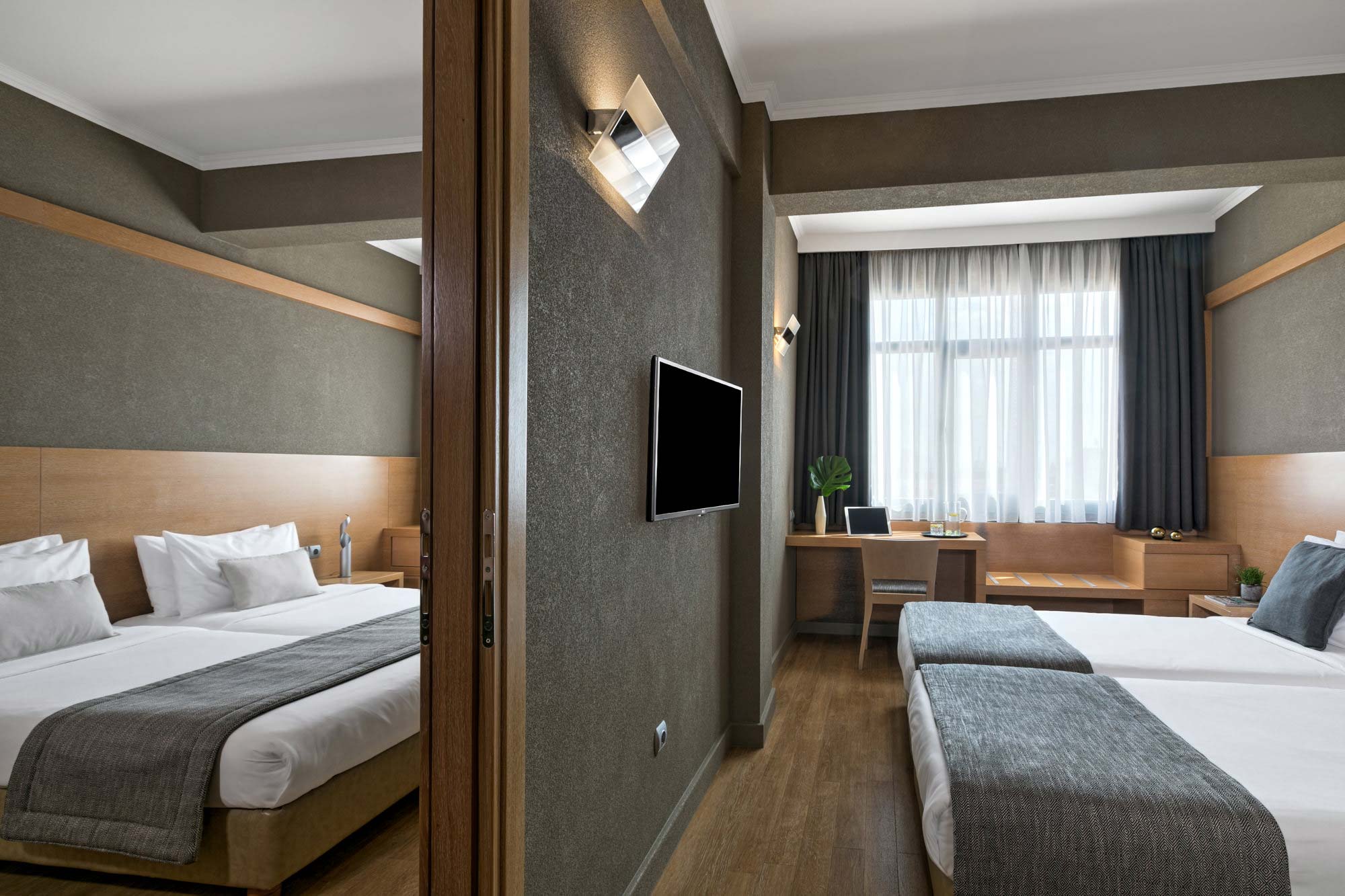 Tiara Holidays - Porto Palace Hotel - family room